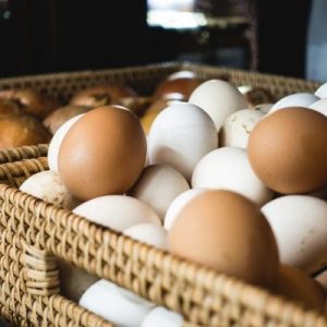 fresh-eggs-in-a-grocery-store-1-600x400